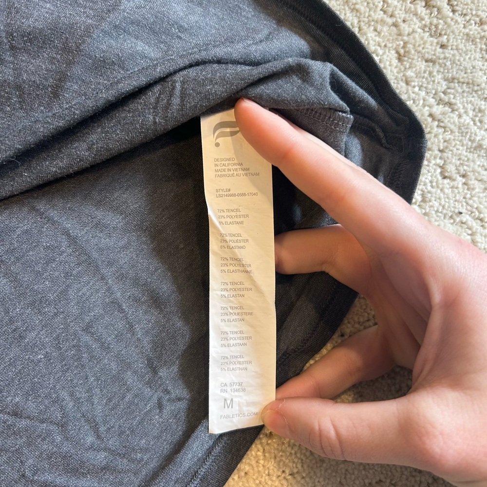 Fabletics Women’s Gray‎ Long Sleeves Lightweight Top Size Medium - Picture 4 of 7